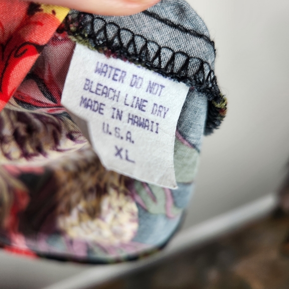 Hilo Hattie Hawaiian Pineapple Panel Flutter Sleeve Top - Picture 5 of 5